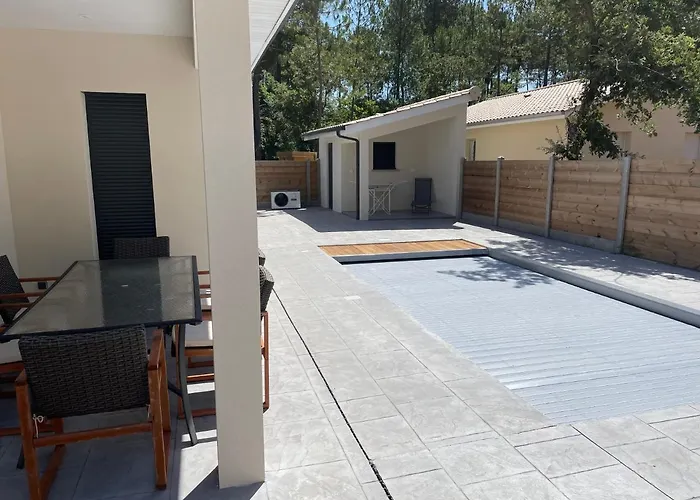 Maison Moderne Avec Piscine Chauffee 别墅